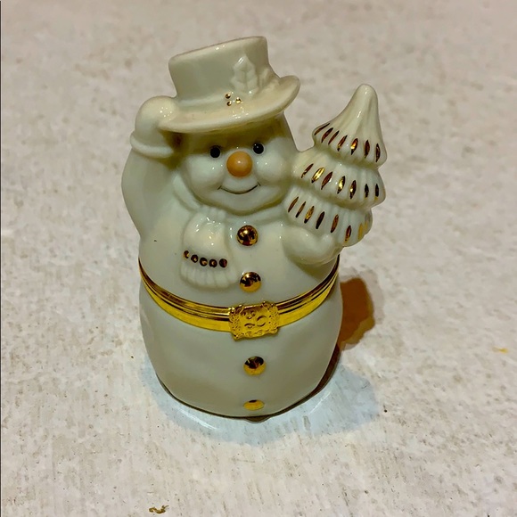 Lenox Other - Lenox A snowman’s surprise box